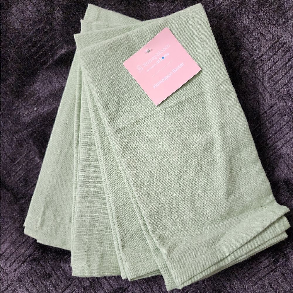 New 100% cotton Green Pastel Napkins Set of 4. 20" x 20"